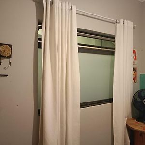 Habitación Pequeña con Cama King